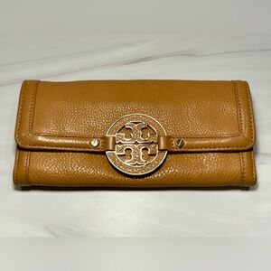 Tory Burch Amanda Continental Envelope Pebbled Leather Tan Wallet EUC
